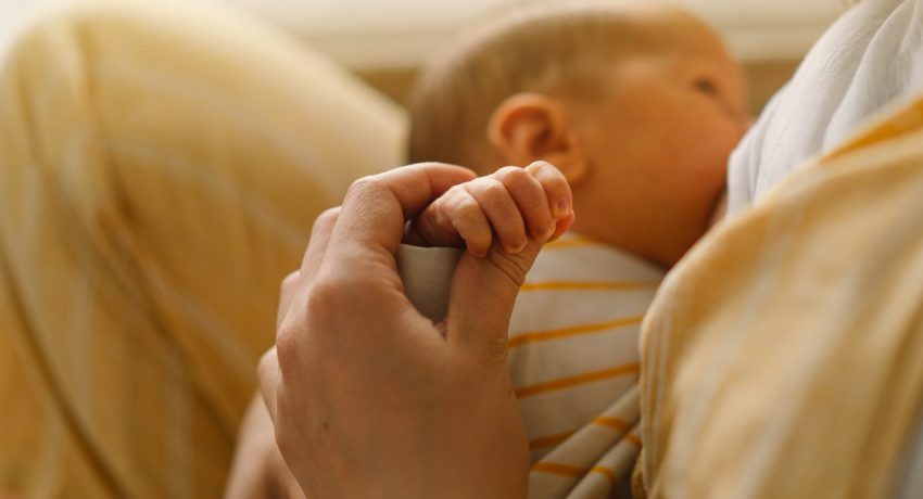newborn-baby-boy-sucking-milk-from-mothers-breast-portrait-of-mom-and-breastfeeding-baby--e1634613320759.jpg